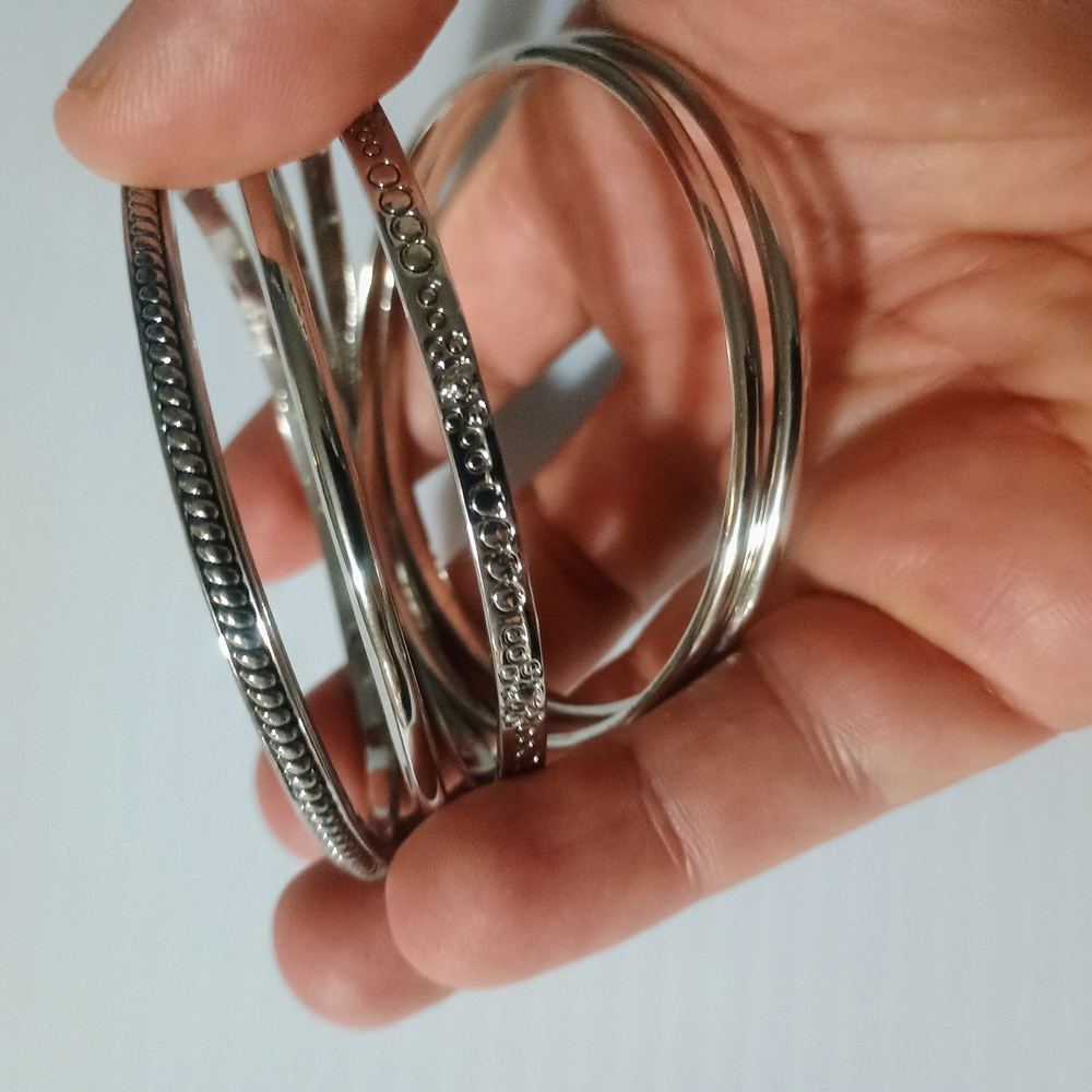 Elegant Silver Bangle Set - Picture 4 of 10